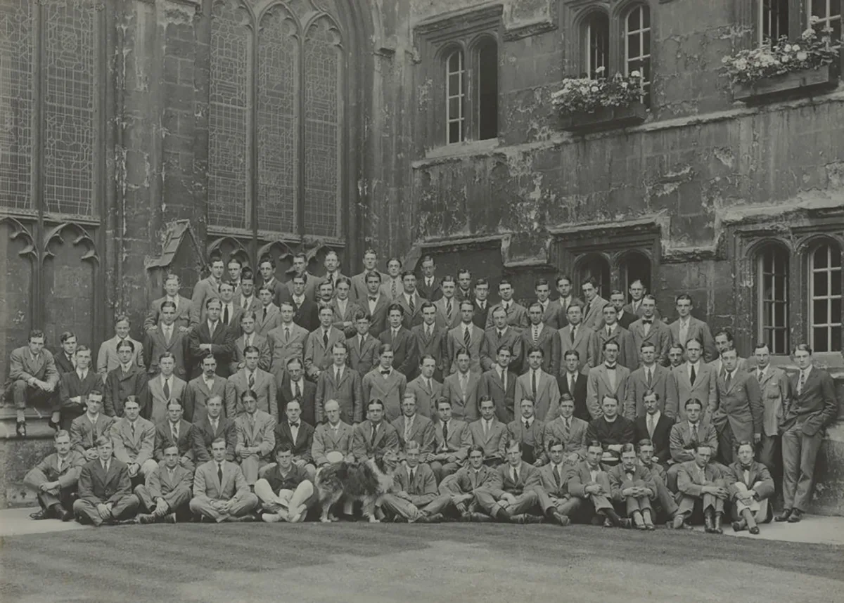 Felix Yusupov (third from the left in the bottom row) with his classmates. Oxford, University College, 1911.