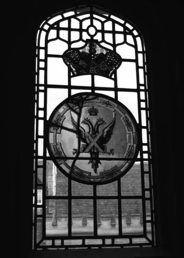 A stained glass window in the 'Queen’s Room' of Merton College, featuring a Latin inscription in honour of Alexander I and symbols of the Romanov dynasty (photo credits: Mikhail Kizilov).